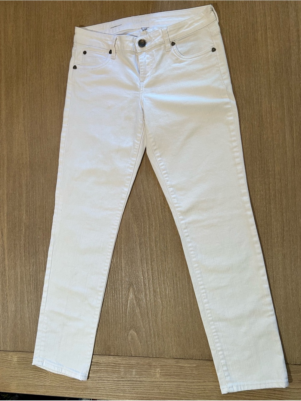 KUT from the Kloth Catherine Boyfriend Jeans in classic white, size 4.